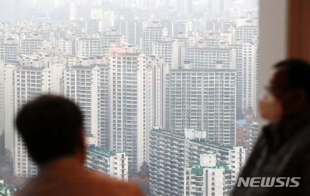 [서울=뉴시스]홍효식 기자 = 서울 도심 아파트 단지. 2020.11.19. yesphoto@newsis.com