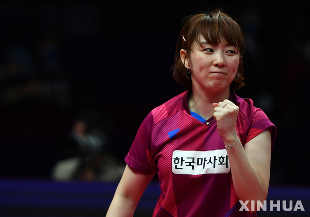 [정저우=신화/뉴시스]서효원이 19일(현지시간) 중국 정저우의 올림픽 스포츠센터에서 열린 2020 국제탁구연맹(ITTF) 파이널스 여자 단식 16강전에서 이시카와 가스미(일본)를 물리치고 기뻐하고 있다. 서효원은 이시카와를 세트 스코어 4-1(11-8 3-11 11-9 11-5 11-5)로 제압하고 8강에 진출했다. 2020.11.19.