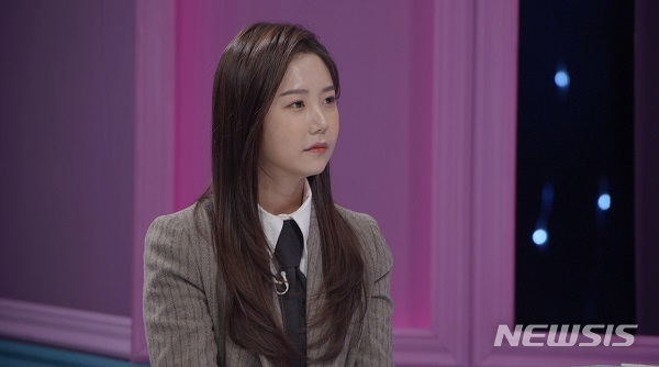 [서울=뉴시스]가수 송하예가 19일 SBS플러스 '언니한텐 말해도 돼'에 출연했다. (사진=SBS플러스 제공) 2020.11.20. photo@newsis.com