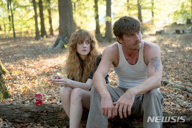 [서울=뉴시스]영화 '버든: 세상을 바꾸는 힘' 스틸. (사진=㈜제이앤씨미디어그룹 제공) 2020.11.20. photo@newsis.com
