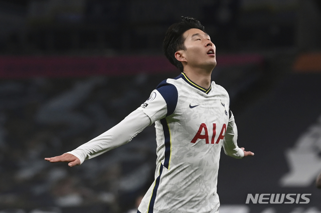 [런던=AP/뉴시스] 손흥민이 맨시티전 통산 6호골을 성공했다. 2020.11.21. 