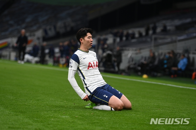 [런던=AP/뉴시스] 손흥민이 맨시티전 선제골을 터트렸다. 2020.11.21.