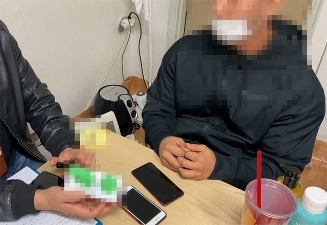 [서울=뉴시스] 식품의약품안전처는 단백동화스테로이드 등 전문의약품을 헬스트레이너, 일반인 등에게 불법으로 유통·판매한 혐의로 헬스트레이너 A씨(26세)를 구속해 검찰에 송치했다고 23일 밝혔다. (사진자료=식약처 제공) 