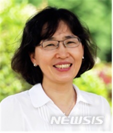 [진주=뉴시스] 경상대학교 화학과 김윤희 교수.