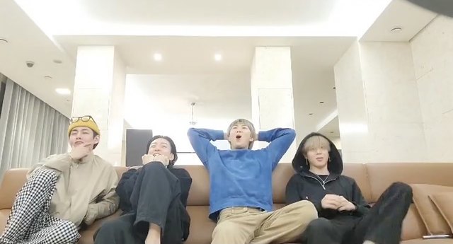 [서울=뉴시스] 방탄소년단 '제63회 그래미 어워즈' 후보 발표 후 환호하는 모습. 2020.11.25. (사진 = 트위터 영상 캡처) photo@newsis.com&nbsp;&nbsp;&nbsp;&nbsp;&nbsp; 