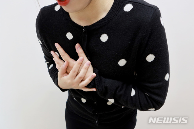 [서울=뉴시스] 과호흡증후군은 재발 가능성이 큰 만큼 스트레스 관리와 호흡운동이 중요하다. (사진=고대안산병원 제공). 2020.11.25.