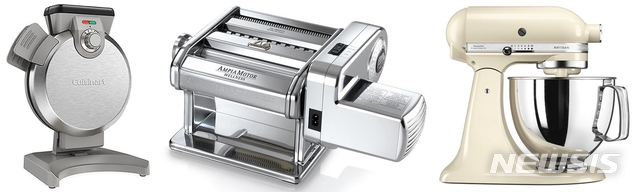 [서울=뉴시스] 왼쪽부터 와플메이커, 제면기, 제빵기. (사진=옥션 제공)