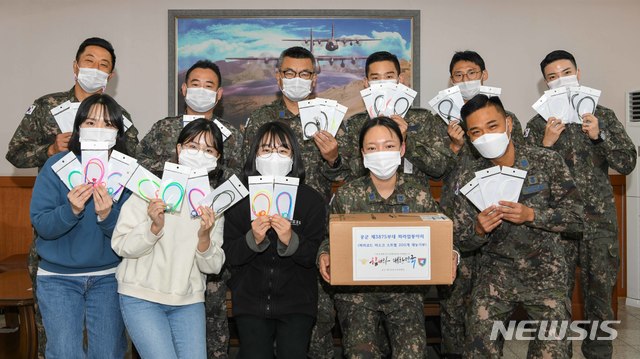 [부산소식]공군 5비, 낙하산 줄로 마스크 끈 제작·기부 등 