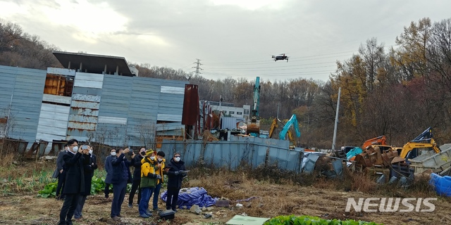 [서울=뉴시스]서초 성뒤마을 공공주택지구 드론을 활용한 감정평가 시범사업현장. (사진 = 한국감정평가사협회 제공)