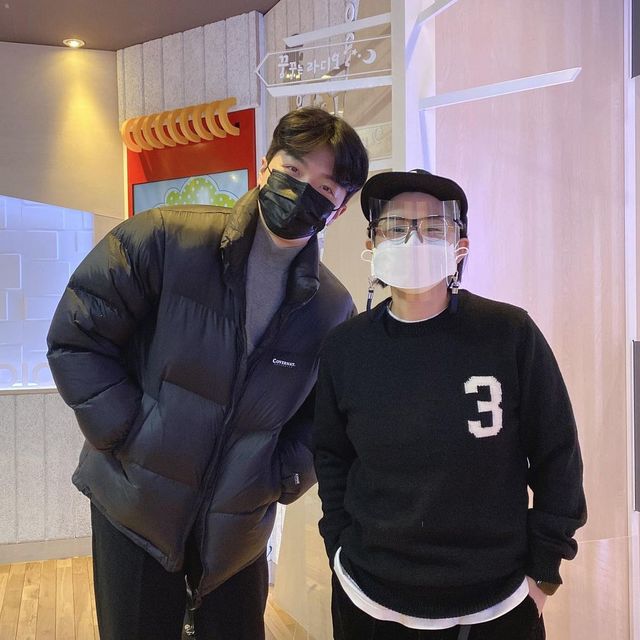 [서울=뉴시스] 가수 적재가 26일 MBC 라디오 '정오의 희망곡 김신영입니다'에 출연했다. (사진 = '정오의 희망곡 김신영입니다' 인스타그램) 2020.11.26. photo@newsis.com