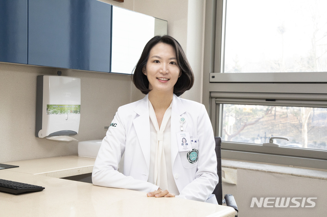 [서울=뉴시스] 이대목동병원 소아청소년과 최선아 교수. (사진=이대목동병원 제공). 2020.11.27.