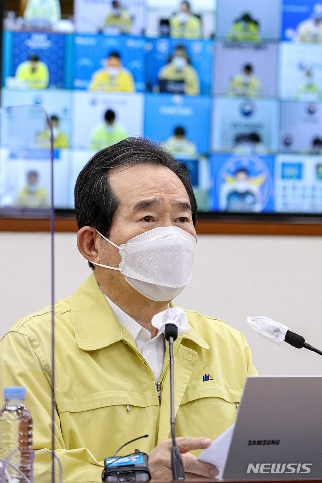 [서울=뉴시스]김명원 기자 = 정세균 국무총리가 27일 오전 서울 종로구 정부서울청사에서 열린 코로나19 대응 재난안전대책본부(중대본) 회의에 참석해 발언하고 있다. (공동취재사진) 2020.11.27. photo@newsis.com