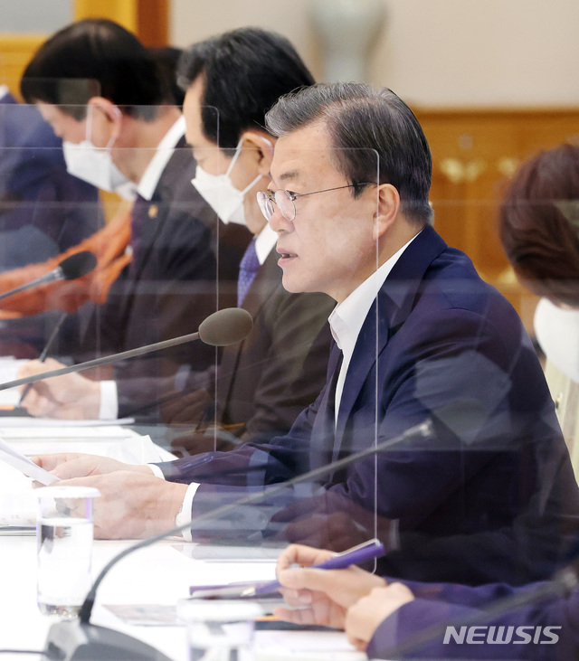 [서울=뉴시스]박영태 기자 = 문재인 대통령이 27일 오전 청와대 본관에서 열린 ‘2050 탄소중립 범부처 전략회의’에 참석해 모두발언을 하고 있다. 2020.11.27.since1999@newsis.com