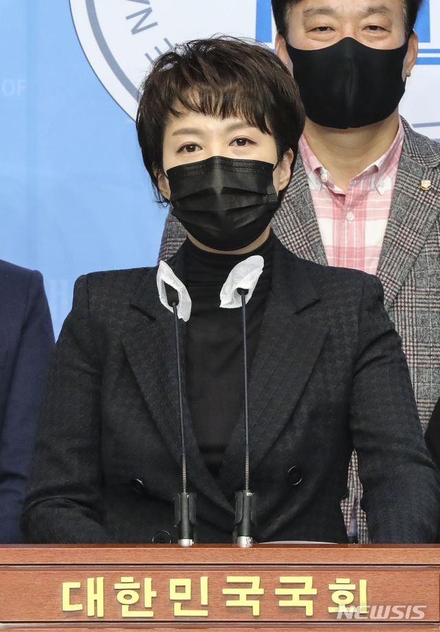 [서울=뉴시스]최동준 기자 = 김은혜 국민의힘 대변인. (사진=공동취재사진) 2020.11.27. photo@newsis.com