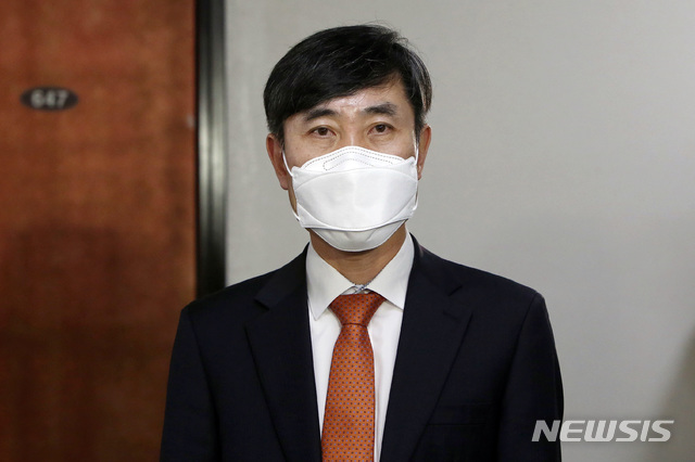 [서울=뉴시스] 최동준 기자 = 정보위원회 하태경 국민의힘 간사가 27일 서울 여의도 국회 정보위원회 회의실 앞에서 국정원법 처리 연기를 내용으로 한 여야 합의 내용을 발표하고 있다. (공동취재사진) 2020.11.27.&nbsp; photo@newsis.com