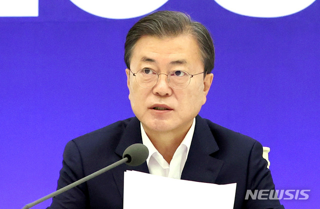 [서울=뉴시스]박영태 기자 = 문재인 대통령이 27일 오전 청와대 본관에서 열린 ‘2050 탄소중립 범부처 전략회의’에 참석해 발언하고 있다. 2020.11.27. since1999@newsis.com