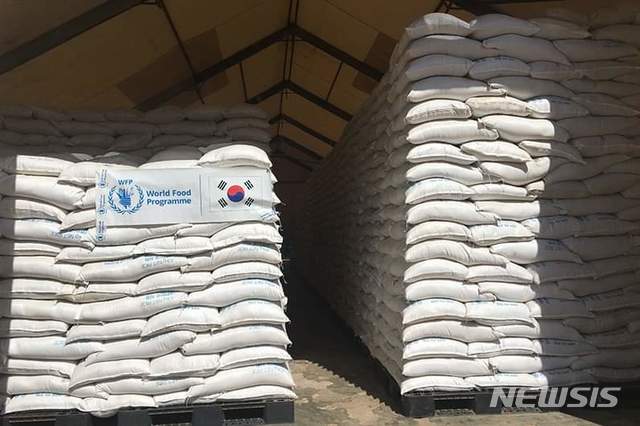 [서울=뉴시스] 유엔 세계식량계획(WFP)에 지원된 한국 쌀. 2020.11.30. (사진=유엔 세계식량계획 페이스북 캡처) photo@newsis.com