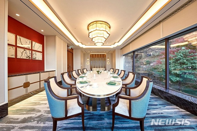 [서울=뉴시스]그랜드 워커힐 서울 '금룡' 프라이빗 다이닝 룸 