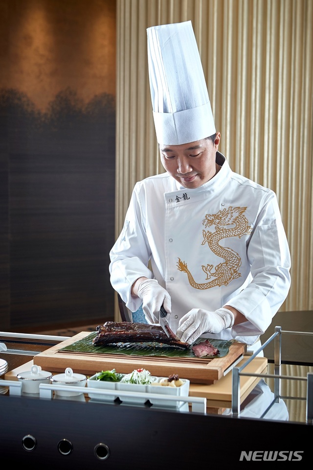 [서울=뉴시스]그랜드 워커힐 서울 '금룡'의 진계도 조리장 