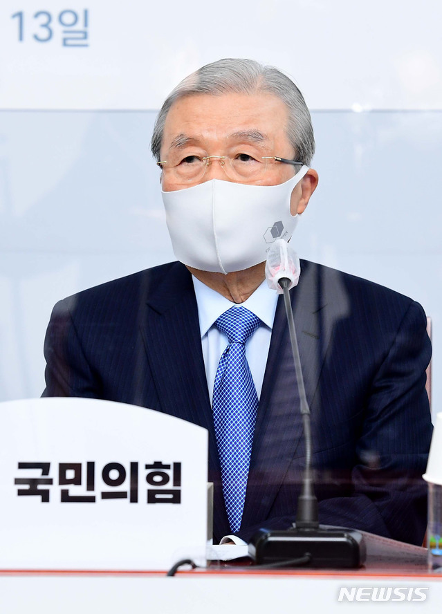 [서울=뉴시스] 김진아 기자 = 김종인 국민의힘 비상대책위원장이 30일 오전 서울 여의도 국회에서 열린 비상대책위원회에서 발언하고 있다. (공동취재사진) 2020.11.30. photo@newsis.com