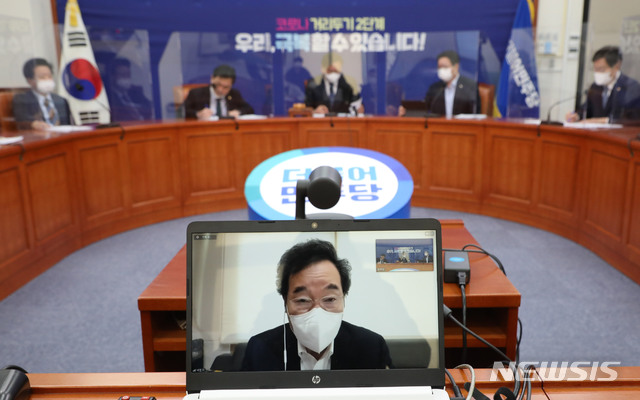 [서울=뉴시스] 김진아 기자 = 이낙연 더불어민주당 대표가 30일 오전 서울 여의도 국회에서 열린 최고위원회의에서 발언을 하고 있다. (공동취재사진) 2020.11.30. photo@newsis.com