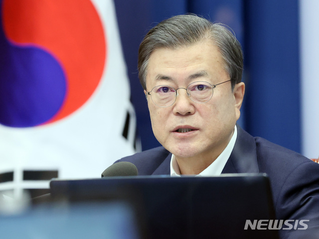 [서울=뉴시스]박영태 기자 = 문재인 대통령이 30일 오후 청와대에서 열린 수석·보좌관회의에 참석해 발언하고 있다. 2020.11.30. since1999@newsis.com