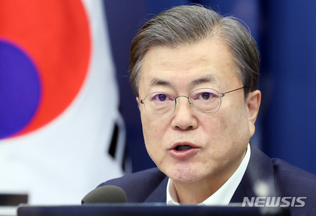 [서울=뉴시스]박영태 기자 = 문재인 대통령이 30일 오후 청와대에서 열린 수석·보좌관회의에 참석해 발언하고 있다. 2020.11.30. since1999@newsis.com