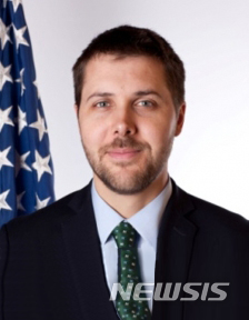 [서울=뉴시스]조 바이든 미국 대통령 당선인이 초대 백악관 국가경제위원회(NEC) 위원장으로 버락 오바마 행정부 출신 브라이언 디스(42·사진)를 낙점했다. 2020.12.01 (사진 = 위키디피아 홈페이지 갈무리) photo@newsis.com