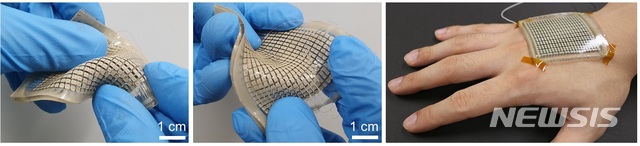 [서울=뉴시스]서울대 공대는 전기·정보공학부 홍용택 교수 연구팀(이병문 박사·조현 연구원)이 인간 체온으로 전기를 만드는 기술을 개발했다고 1일 밝혔다. 2020.12.1 (사진=서울대 공대 제공) photo@newsis.com