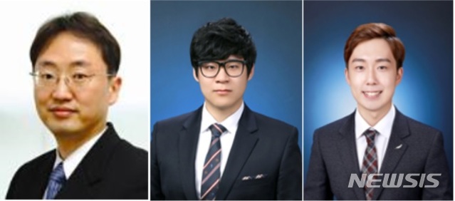 [서울=뉴시스]서울대 공대는 전기·정보공학부 홍용택 교수 연구팀(이병문 박사·조현 연구원)이 인간 체온으로 전기를 만드는 기술을 개발했다고 1일 밝혔다. 사진은 왼쪽부터 홍용택 교수, 이병문 박사, 조현 연구원. 2020.12.1 (사진=서울대 공대 제공) photo@newsis.com