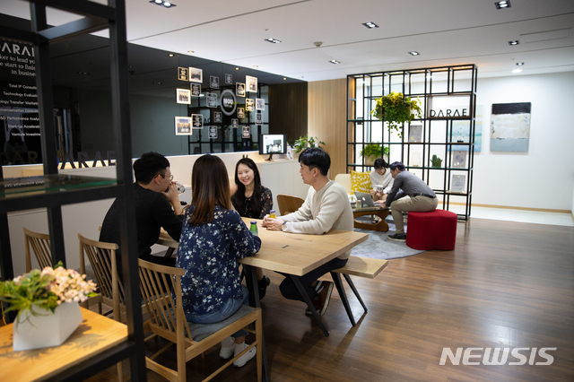 [서울=뉴시스] 서울시 강소기업으로 선정된 다래전략사업화센터 내 직원들을 위한 복지공간. (사진=서울시 제공) 2020.12.01. photo@newsis.com 