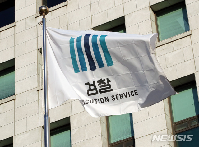 秋가 웃나, 尹이 웃나…감찰위, '총장징계' 두고 논의 돌입