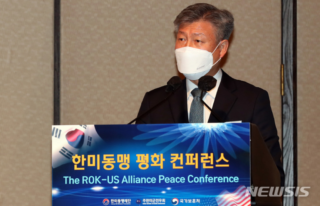 [서울=뉴시스] 이영환 기자 = 박삼득 국가보훈처장이 1일 오전 서울 중구 밀레니엄 힐튼 서울호텔 그랜드볼룸에서 열린 한미동맹 평화 컨퍼런스에서 초청연설을 하고 있다. 2020.12.01. 20hwan@newsis.com