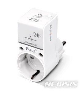 [서울=뉴시스] 1인 가구 고독사 예방 '스마트 플러그'. (사진=강동구 제공) 2020.12.02. photo@newsis.com