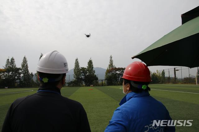 [서울=뉴시스]한국교통안전공단 드론 교육훈련센터 교육 사진. (사진 = 국토부 제공)