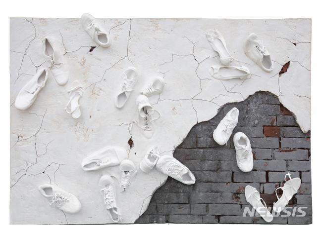 [서울=뉴시스] 痕迹 017, mixed media, 180×122cm