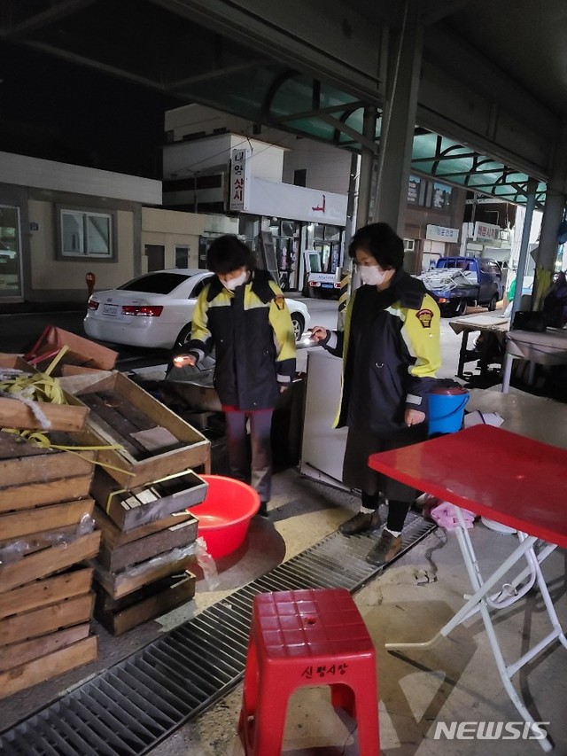  양산 의용소방대원, 전통시장 대상 화재예방 야간순찰 활동. 