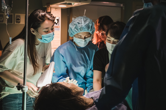 [서울=뉴시스] tvN 월화극 '산후조리원' 현장 스틸 (사진 = tvN) 2020.12.04. photo@newsis.com