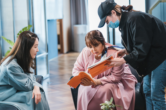 [서울=뉴시스] tvN 월화극 '산후조리원' 현장 스틸 (사진 = tvN) 2020.12.04. photo@newsis.com