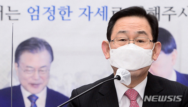 [서울=뉴시스] 전진환 기자 = 국민의힘 주호영 원내대표가 4일 오전 서울 여의도 국회에서 열린 원내대책회의에서 발언하고 있다. (공동취재사진) 2020.12.04. photo@newsis.com