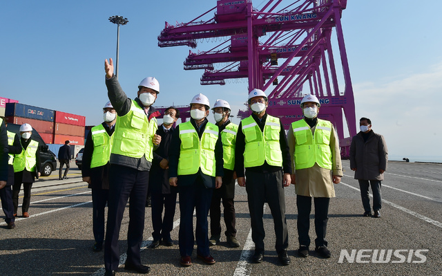 정세균 총리 "수출 활력으로 경제 불씨 다시 살리자"