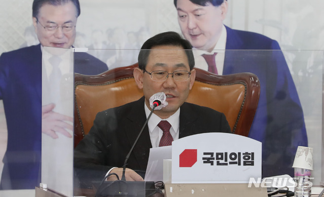 [서울=뉴시스] 김진아 기자 = 주호영 국민의힘 원내대표가 6일 오후 서울 여의도 국회에서 열린 화상의원총회에서 발언하고 있다. (공동취재사진) 2020.12.06. photo@newsis.com