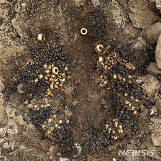 [서울=뉴시스]금드리개, 금귀걸이, 가슴걸이 세부.(사진=문화재청 제공)2020.12.07 photo@newsis.com