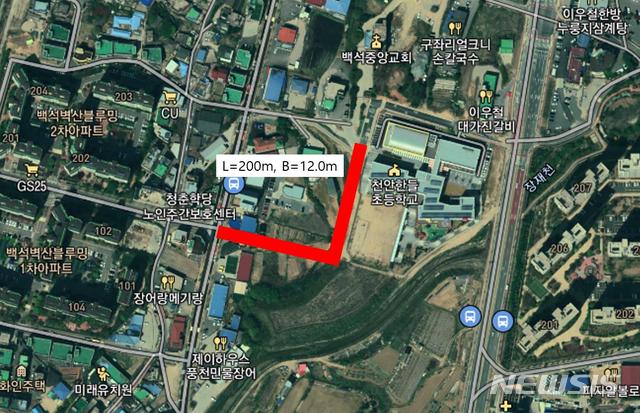 [천안=뉴시스]이종익 기자 = 빨간선이 천안시가 한들초 우회 통학로로 개설을 추진하고 있는 중로3-122호 구간이다. (사진=천안시 제공) 2020.12.08. photo@newsis.com 