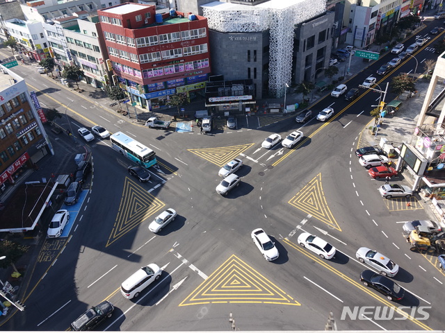[제주=뉴시스]제주시 중앙로사거리. <사진은 기사와 직접 관련이 없습니다.> (사진=뉴시스DB)