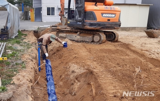 [진천=뉴시스] 상수도 교체공사 모습. (사진=진천군 제공) photo@newsis.com 