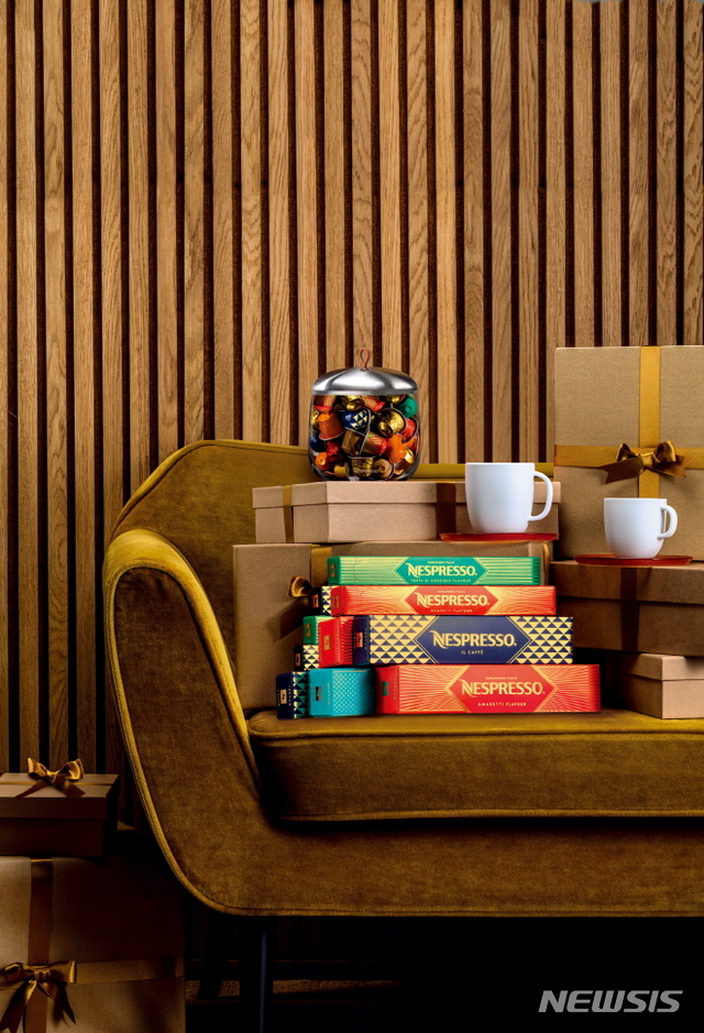 거리는 둬도 마음은 더 가깝게…프리미엄 홈카페 선물 인기 