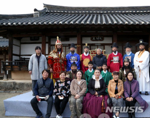 [거창=뉴시스] 극단 입체 '올곧은 선비 동계정온' 공연.