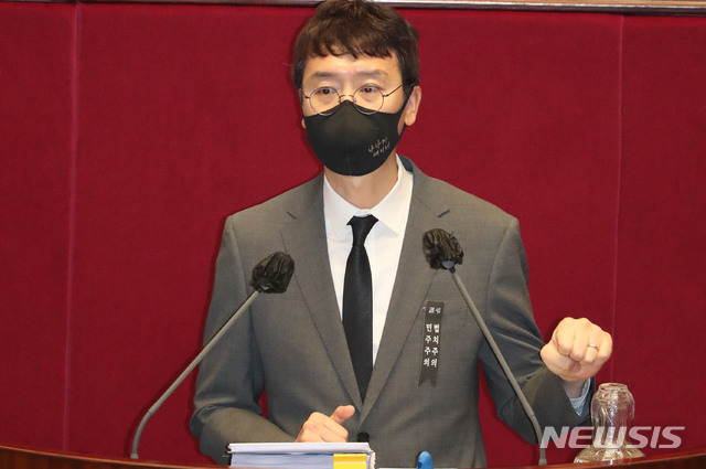 [서울=뉴시스]김웅 국민의힘 의원.(공동취재사진) 2020.12.11. photo@newsis.com