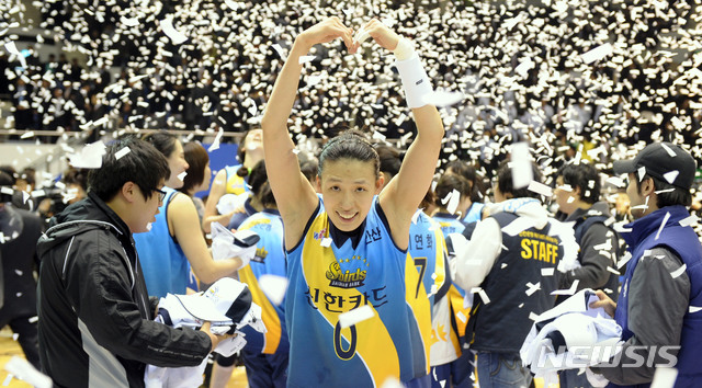 [서울=뉴시스]여자프로농구 전주원 (사진 = 뉴시스DB)